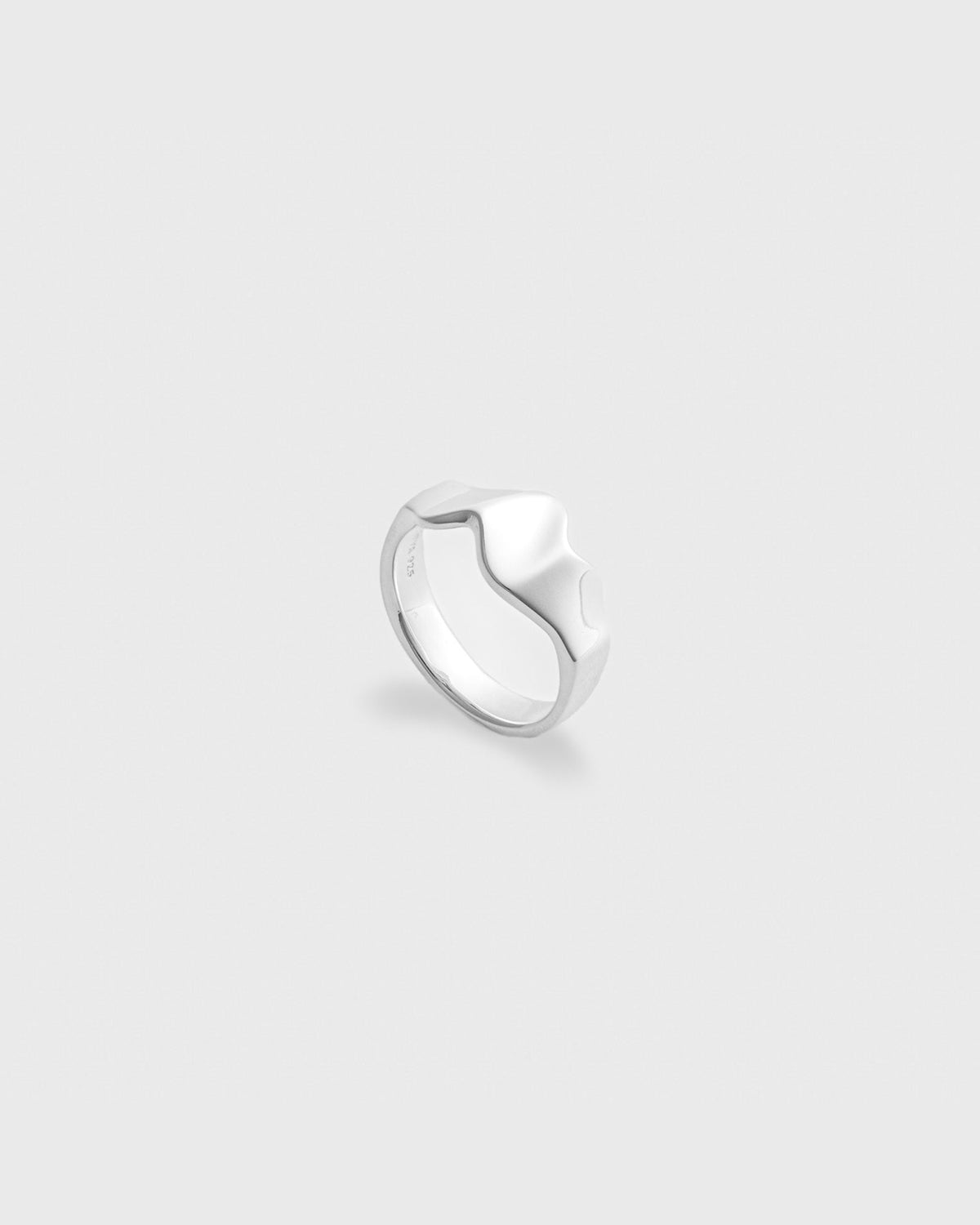 Wavy ring